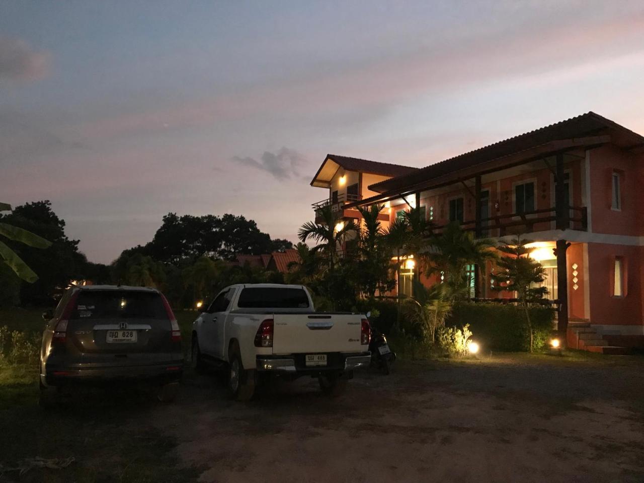 Lanta School Beach Resort Koh Lanta Exterior photo